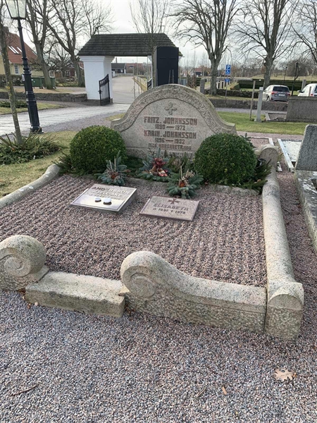 Grave number: SÖ E   102, 103