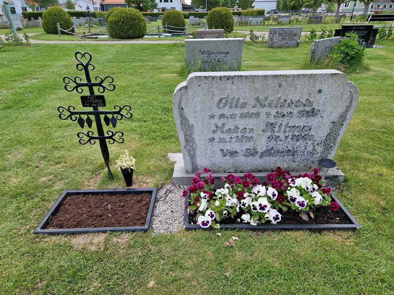 Grave number: 3 N 6   141-142