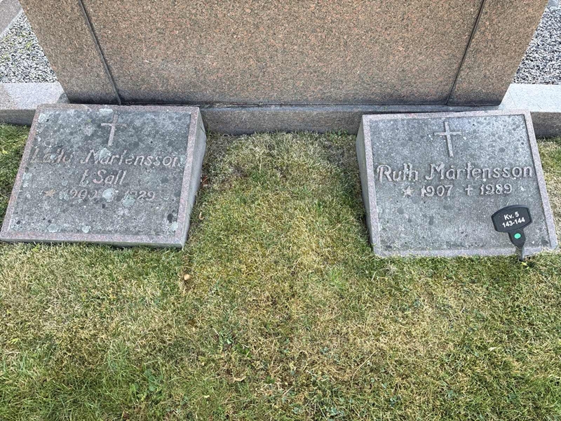 Grave number: 33 5   143-144