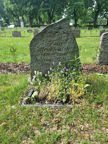 Grave number: 1 15   12