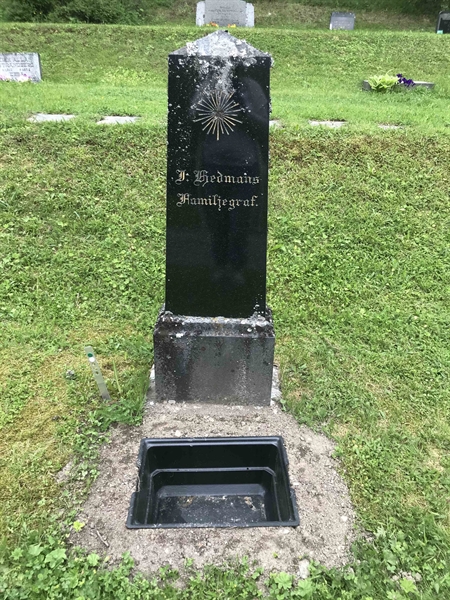 Grave number: UN A   184, 185, 186