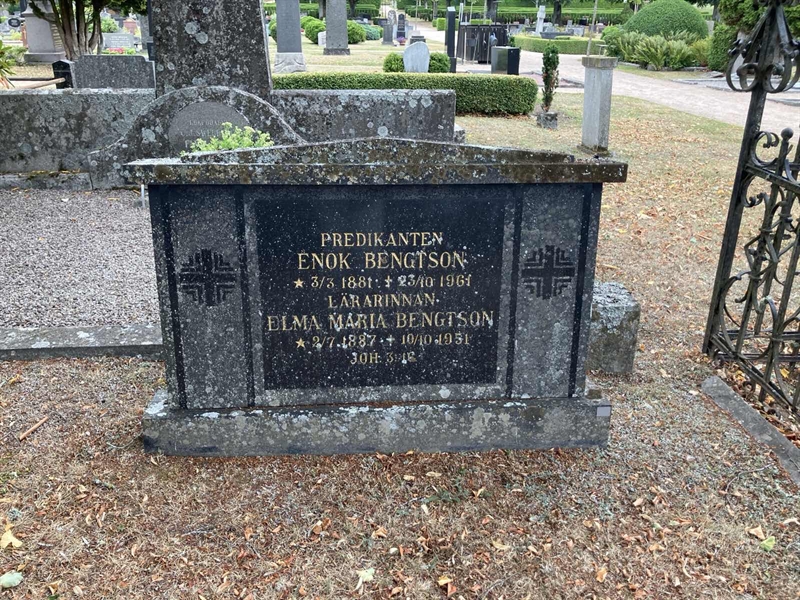 Grave number: HK A     1, 2