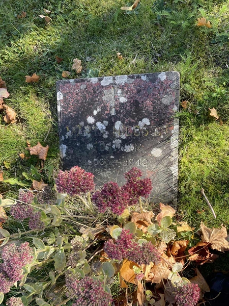 Grave number: H 1    62