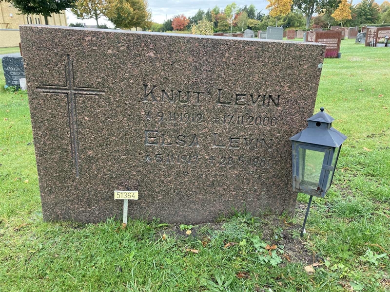 Grave number: R 01   502, 503