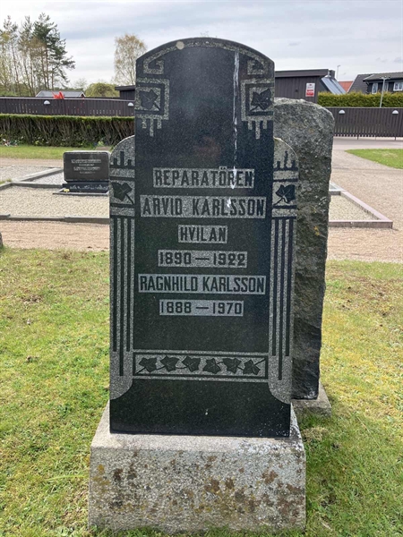 Grave number: NÅ 30   111, 112