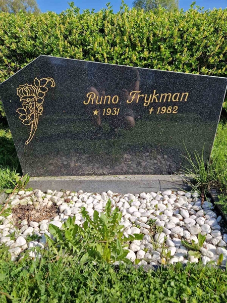 Grave number: 501 24 4935-4936