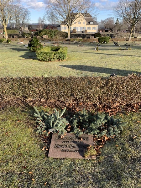 Grave number: SÖ G    32, 33