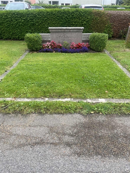 Grave number: 1 2 D    35