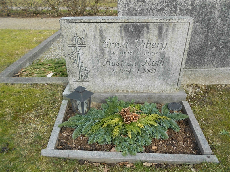 Grave number: NÅ M5   111, 112