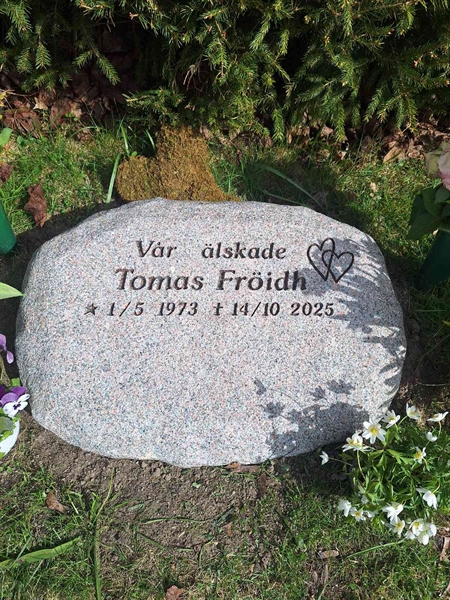 Gravnummer: F 08     7