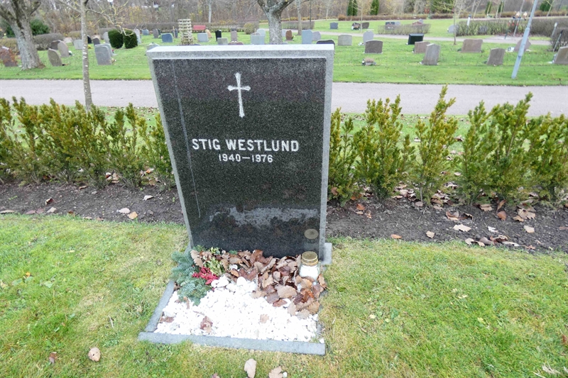 Grave number: TR 3   174