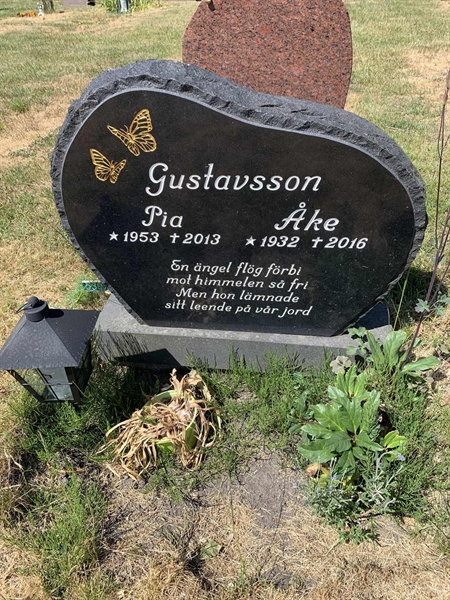 Grave number: R 03   130