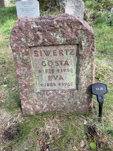 Grave number: 1 12    20