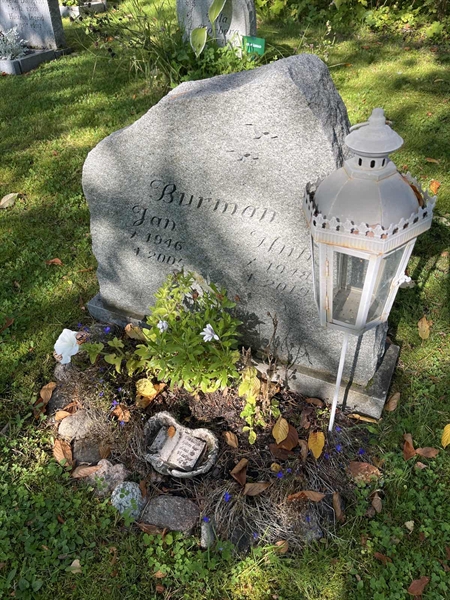Grave number: 30ST TALL    27