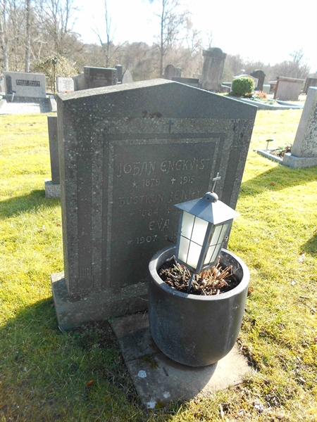 Grave number: NÅ G4    23, 24