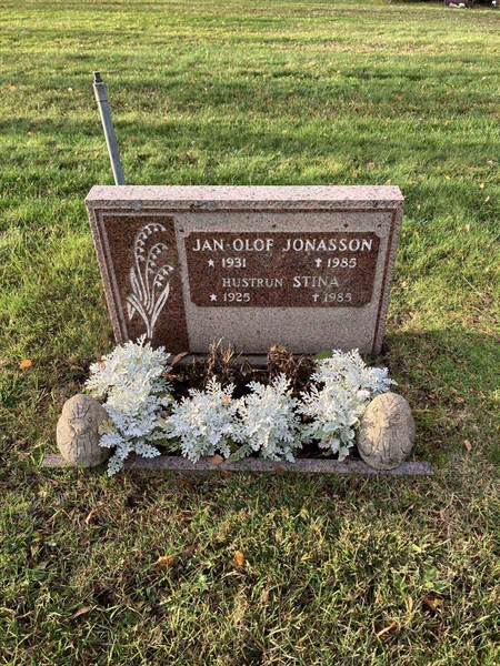 Grave number: 3   206