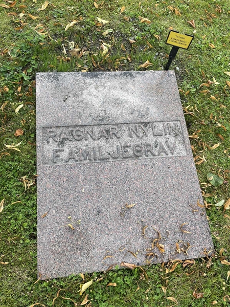 Grave number: 2   208