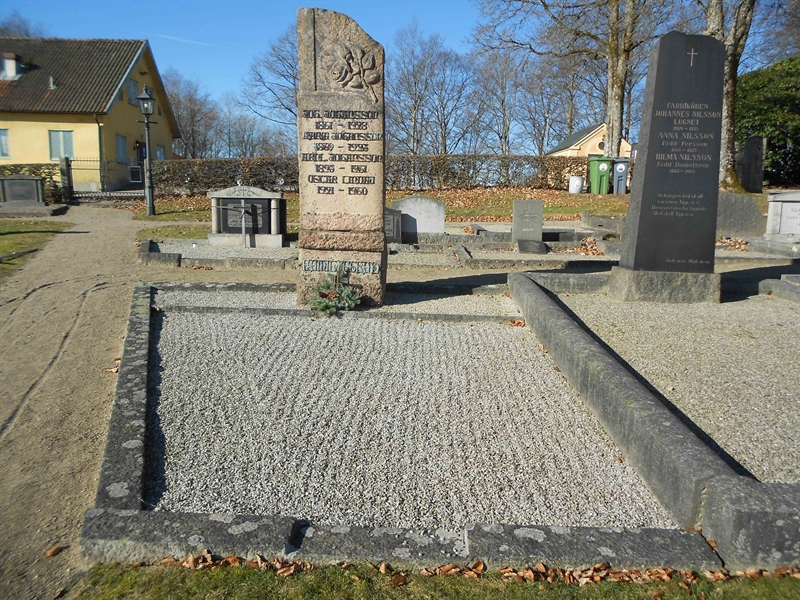 Grave number: NÅ G5    69, 70, 92, 93