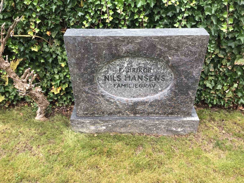 Grave number: 20 G   193-195