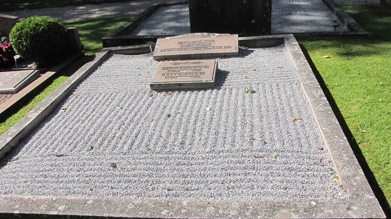 Grave number: HG TRAST   846, 847