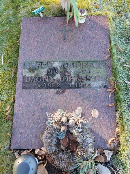 Grave number: Ö 32i    21, 22