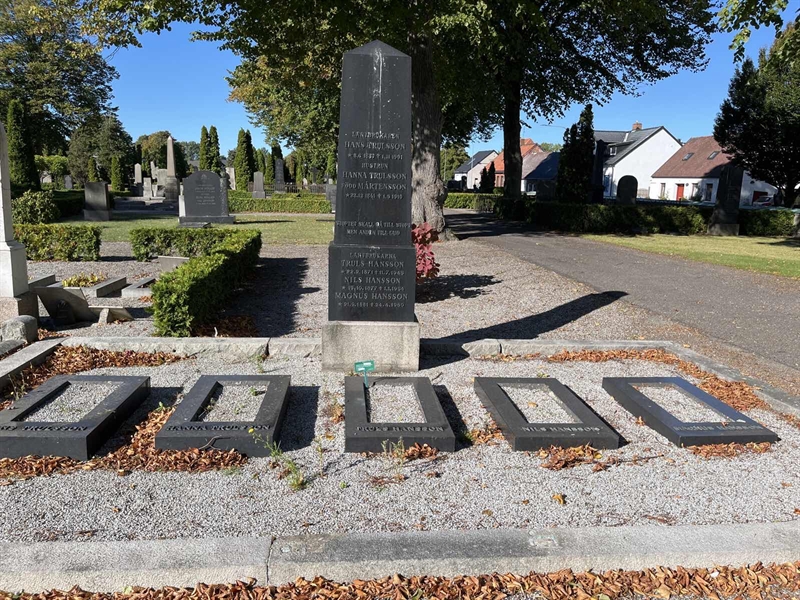 Grave number: VK II   104