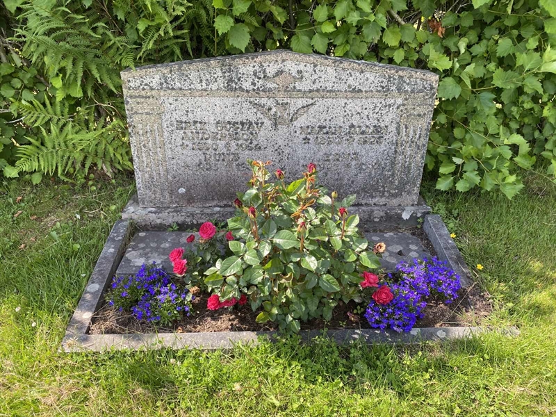 Grave number: 8 1 03   173b-175b