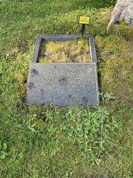 Grave number: R 5     7