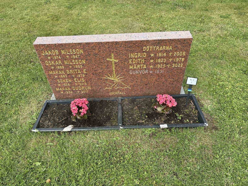 Grave number: 003 D     2