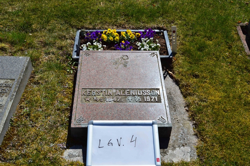 Grave number: LG V     4