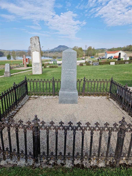 Grave number: 501 02 241-243