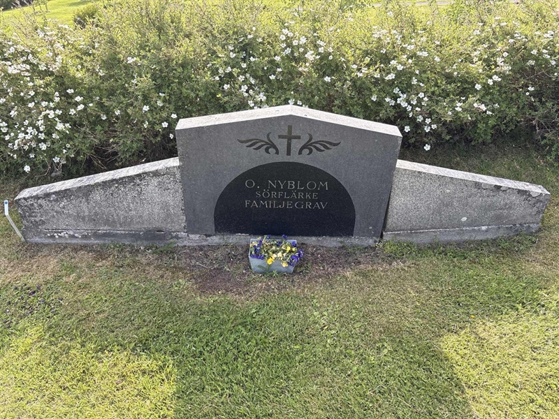 Grave number: 4 G GG   124-125