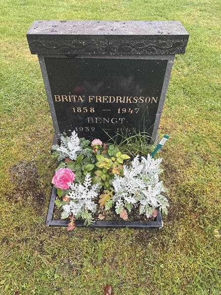 Grave number: 002 1     7