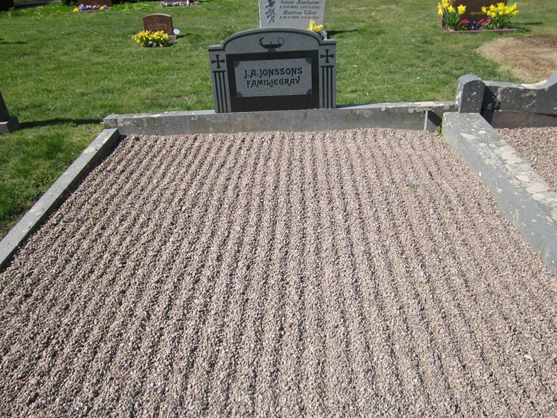 Grave number: 04 B   77, 78
