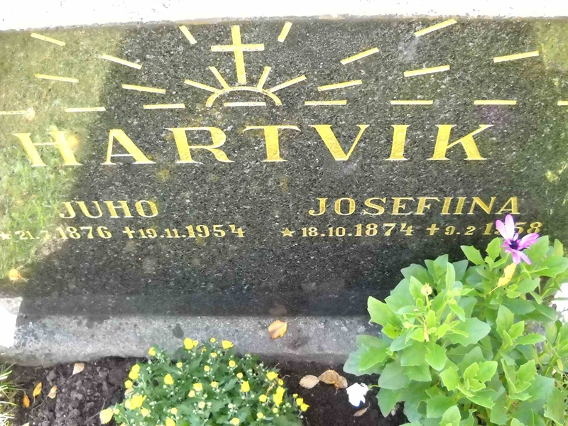 Grave number: 3 MB 17 31-32