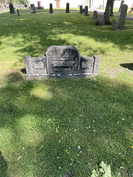 Grave number: 2 G  707-708