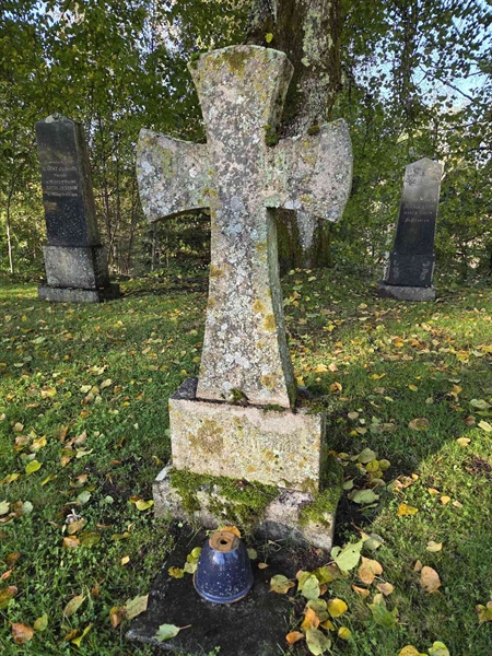 Grave number: Ö A A    42