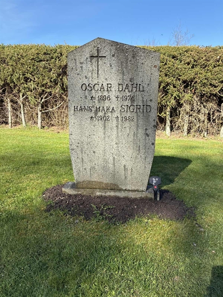 Gravnummer: 22 G    27