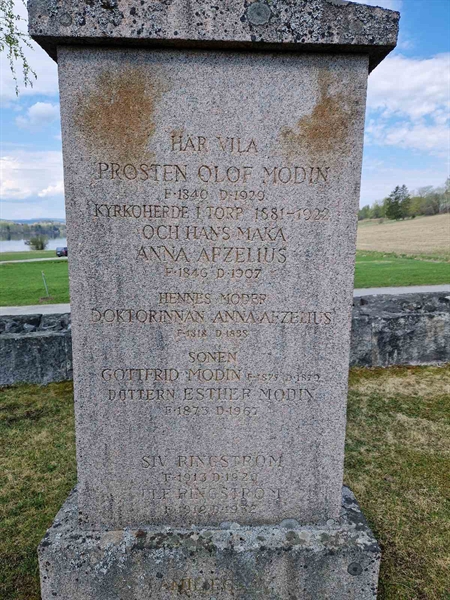 Grave number: 501 05 555-558