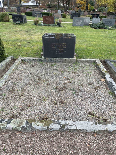 Grave number: VV F     6