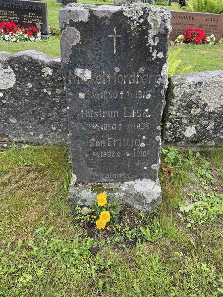 Grave number: N 4 4   541