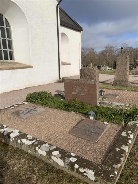 Grave number: SÖ C    49, 50, 51