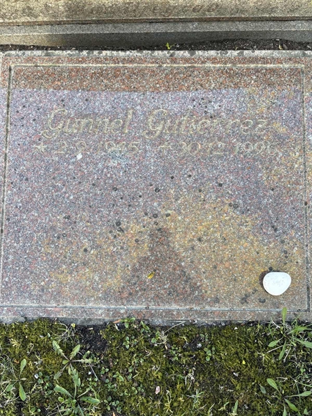 Gravnummer: H 002 012-12