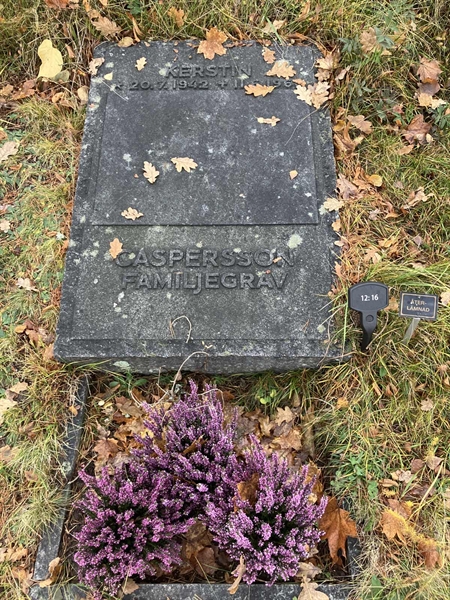 Grave number: 1 12    16