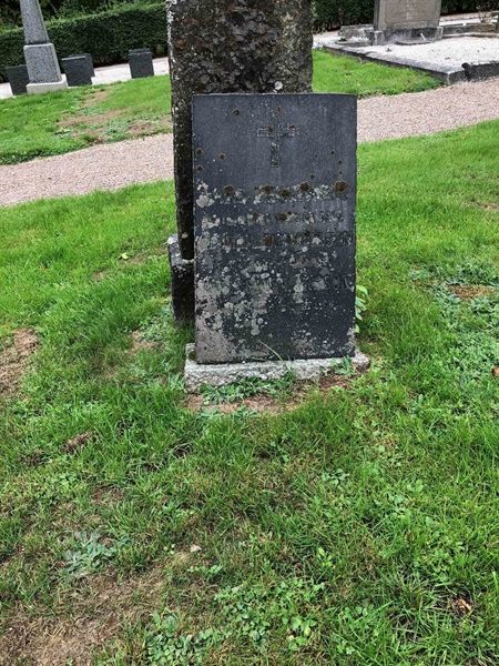 Grave number: RK B    30, 31, 32