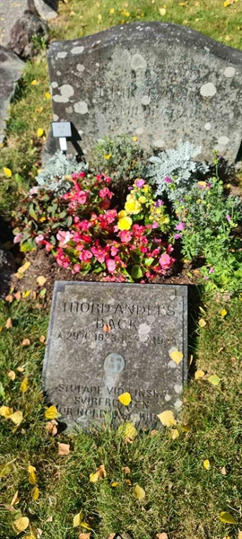 Grave number: M B   24