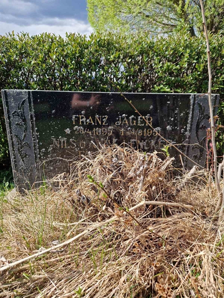 Grave number: 501 09 1311-1313