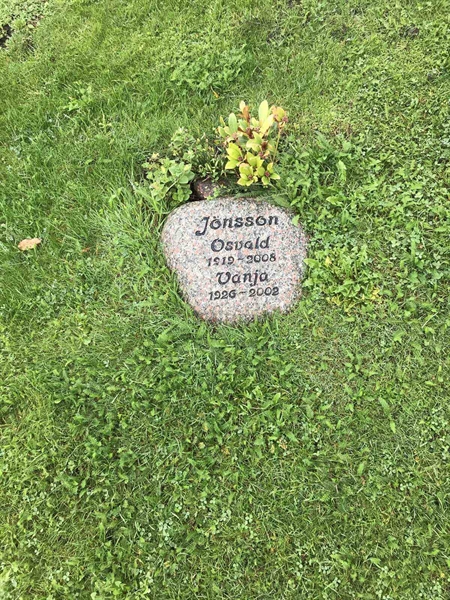 Grave number: B 01    77