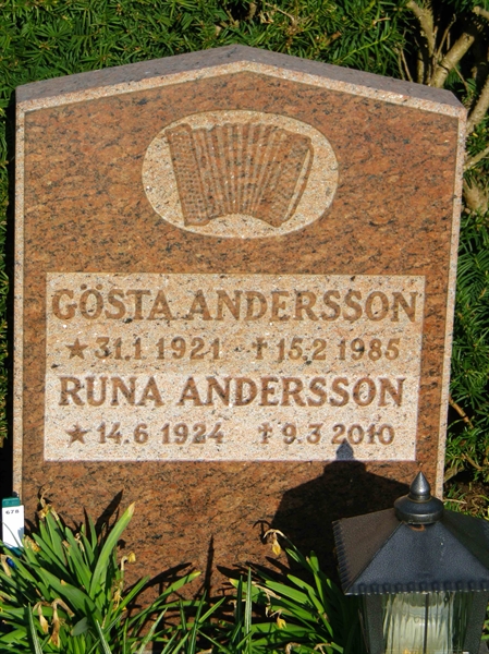 Grave number: OS ÖK   678, 679