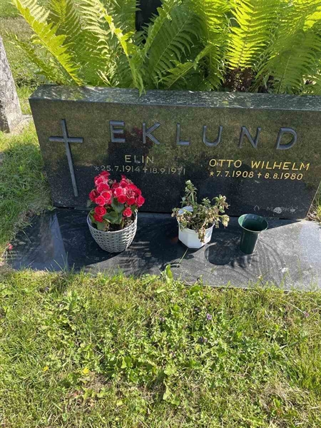 Grave number: N 5 1    32